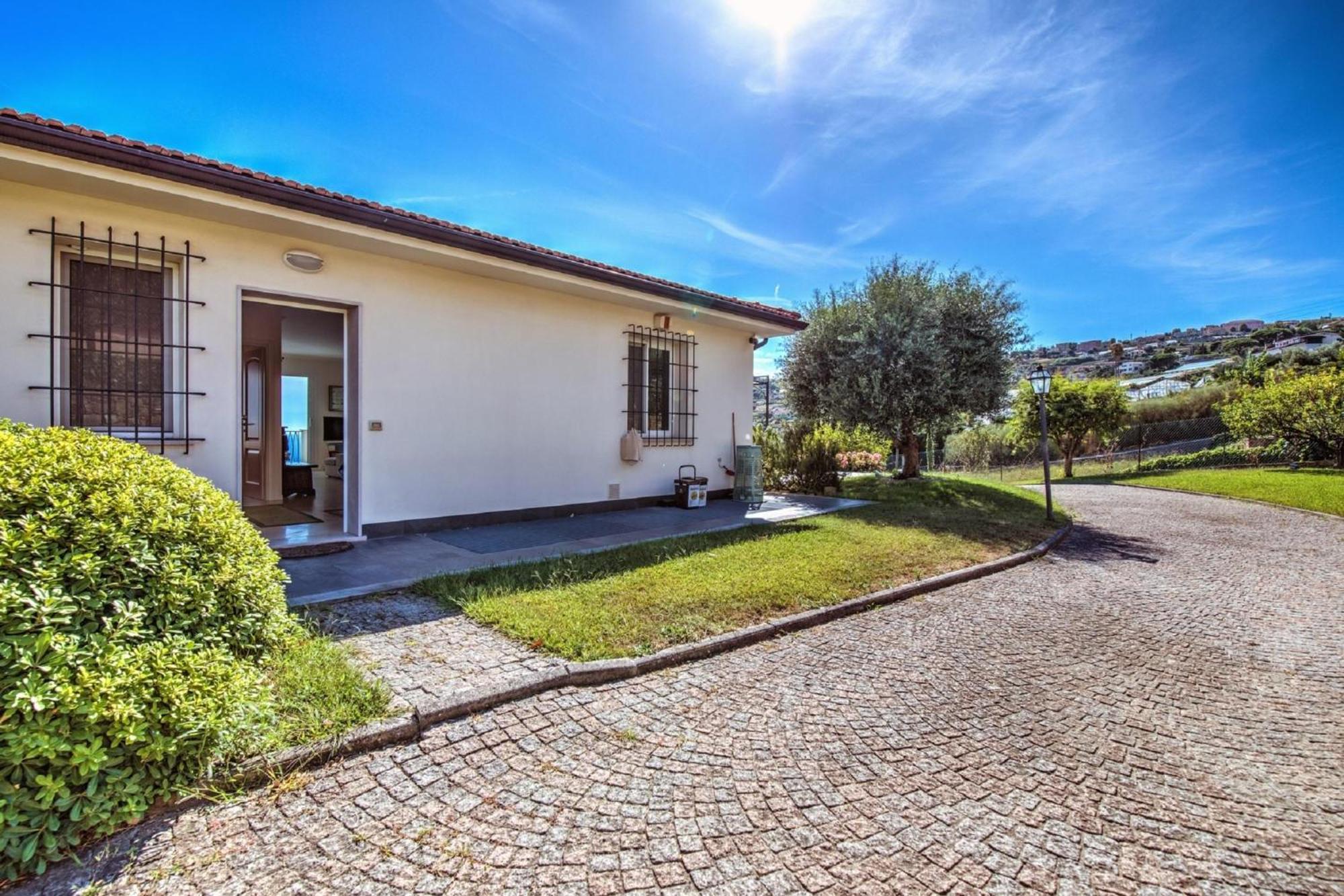 Villa Lucia Riviera Dei Fiori Pool - Happy Rentals Санремо Екстер'єр фото